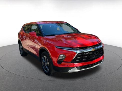 Used 2025 Chevrolet Blazer LT image 1