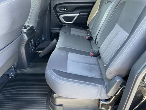 Used 2022 Nissan Titan SV w/ SV Convenience Package image 9