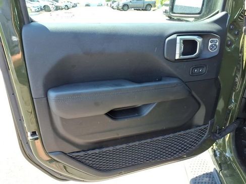 Used 2022 Jeep Wrangler Unlimited Sahara AWD/4WD image 16