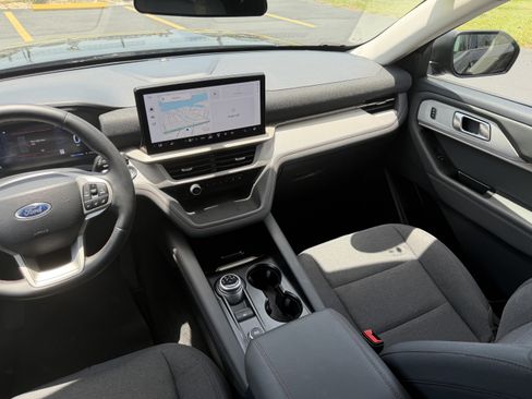 Used 2025 Ford Explorer Active RWD image 18