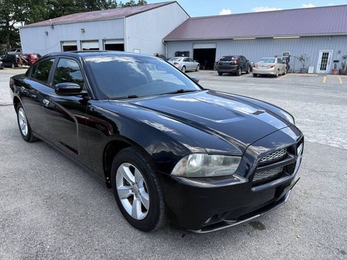 Used 2012 Dodge Charger SE RWD image 5