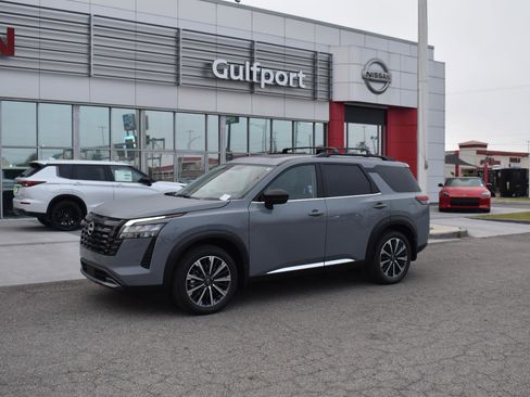 New 2026 Nissan Pathfinder Platinum image 2