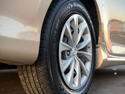 Used 2012 Toyota Camry LE image 21