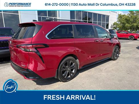 Used 2022 Toyota Sienna XSE FWD image 7