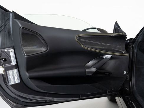 Used 2022 Ferrari SF90 Spider image 32