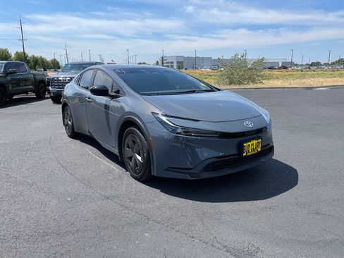 Certified 2025 Toyota Prius LE AWD/4WD image 1