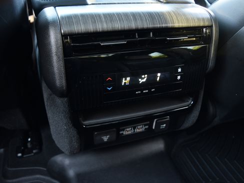 Used 2024 Jeep Wagoneer Series II w/ Premium Group I image 18