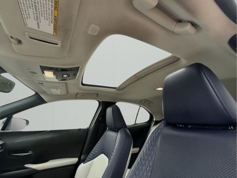 Used 2022 Lexus UX 250h w/ Premium Package image 14