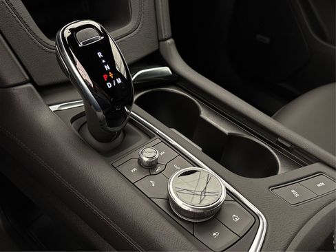 New 2025 Cadillac XT6 Luxury image 19