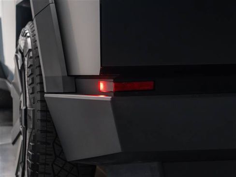 Used 2024 Tesla Cybertruck AWD Crew Cab image 29