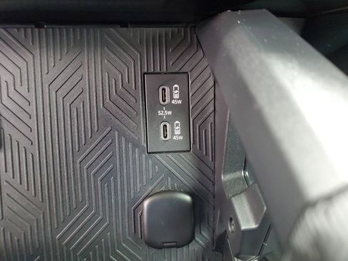 Used 2025 Toyota Tacoma SR5 image 21