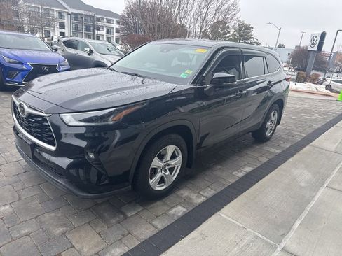 Used 2021 Toyota Highlander LE image 26