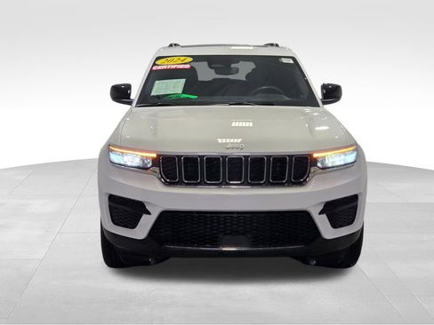 Used 2024 Jeep Grand Cherokee Laredo X AWD/4WD image 19