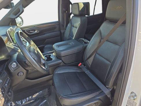 Used 2024 Chevrolet Tahoe High Country AWD/4WD image 15