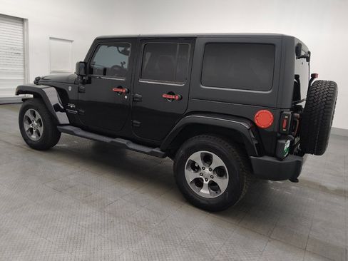 Used 2017 Jeep Wrangler Unlimited Sahara w/ Connectivity Group AWD/4WD image 3