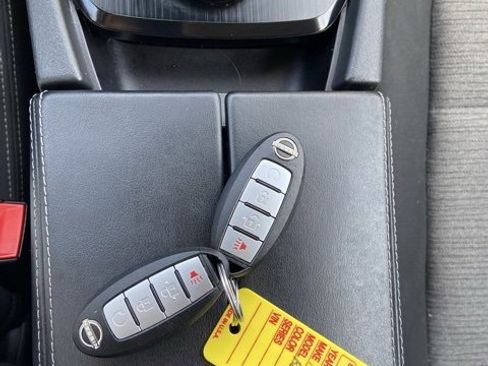 Used 2022 Nissan Rogue SV image 19