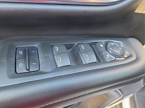 Certified 2022 Chevrolet Tahoe Z71 w/ Luxury Package image 15