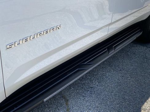 Used 2021 Chevrolet Suburban LT w/ Luxury Package AWD/4WD image 31
