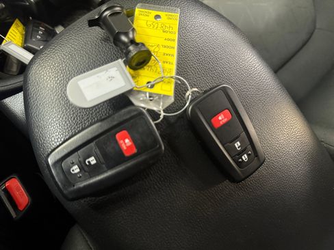 Certified 2024 Toyota RAV4 XLE AWD/4WD image 27