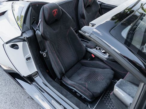 Used 2018 Lamborghini Huracan Performante image 6