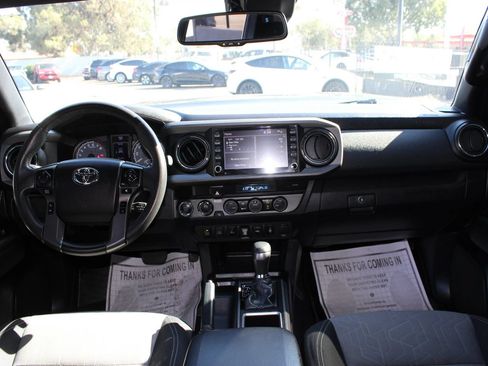 Used 2021 Toyota Tacoma TRD Off-Road w/ Technology Package AWD/4WD image 19