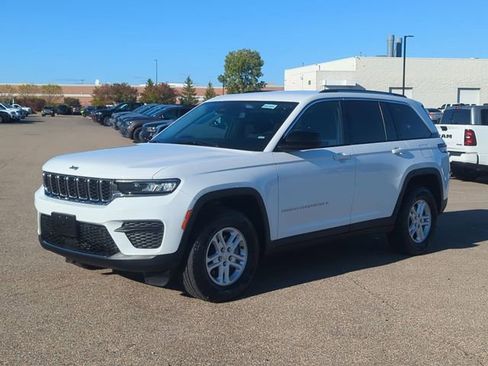 Certified 2023 Jeep Grand Cherokee Laredo image 7