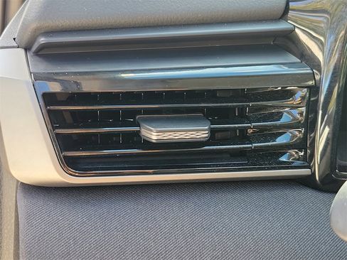 Used 2025 Toyota Camry LE image 33