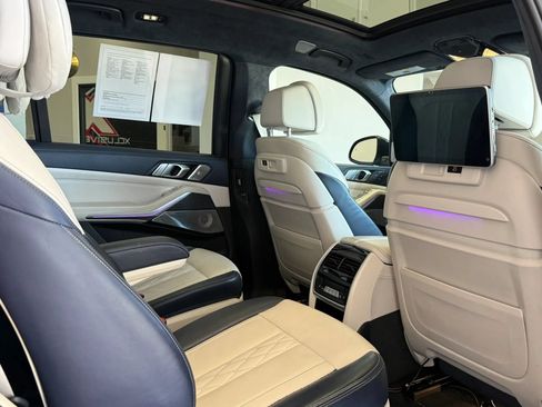 Used 2020 BMW X7 M50i w/ Dynamic Handling Package AWD/4WD image 28