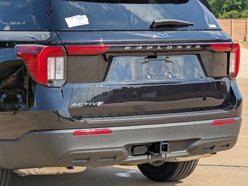 New 2025 Ford Explorer Active image 29