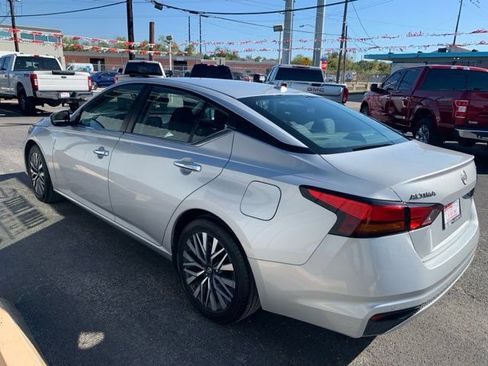 Used 2023 Nissan Altima 2.5 SV image 4