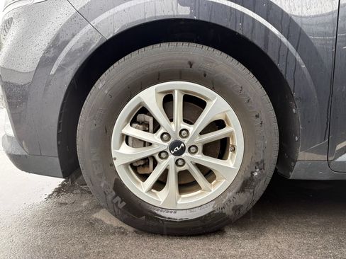 Used 2022 Kia Carnival LX FWD image 11