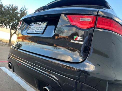 Used 2019 Jaguar F-PACE S image 11