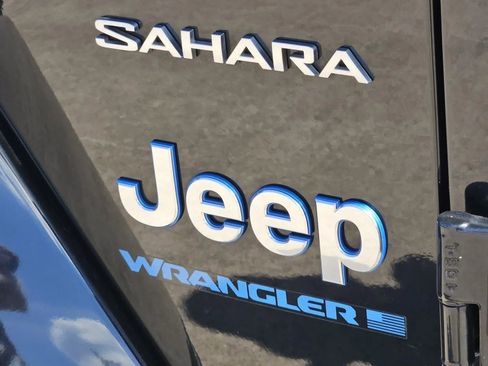 Used 2023 Jeep Wrangler Sahara image 11