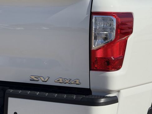 Used 2021 Nissan Titan SV w/ SV Convenience Package image 7