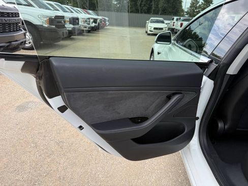 Used 2018 Tesla Model 3 Long Range RWD image 14