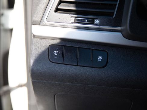 Used 2018 Hyundai Elantra SE image 15