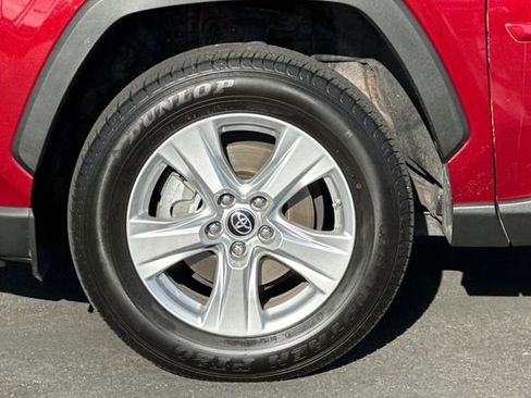 Certified 2021 Toyota RAV4 LE w/ Carpet Mat Package (TMS) AWD/4WD image 30