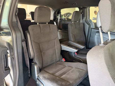 Used 2017 Dodge Grand Caravan SE FWD image 19
