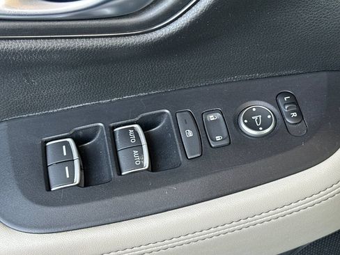 Used 2024 Honda HR-V EX-L image 12