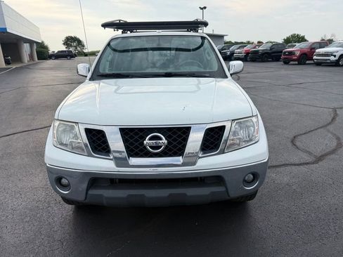 Used 2015 Nissan Frontier SL AWD/4WD image 12