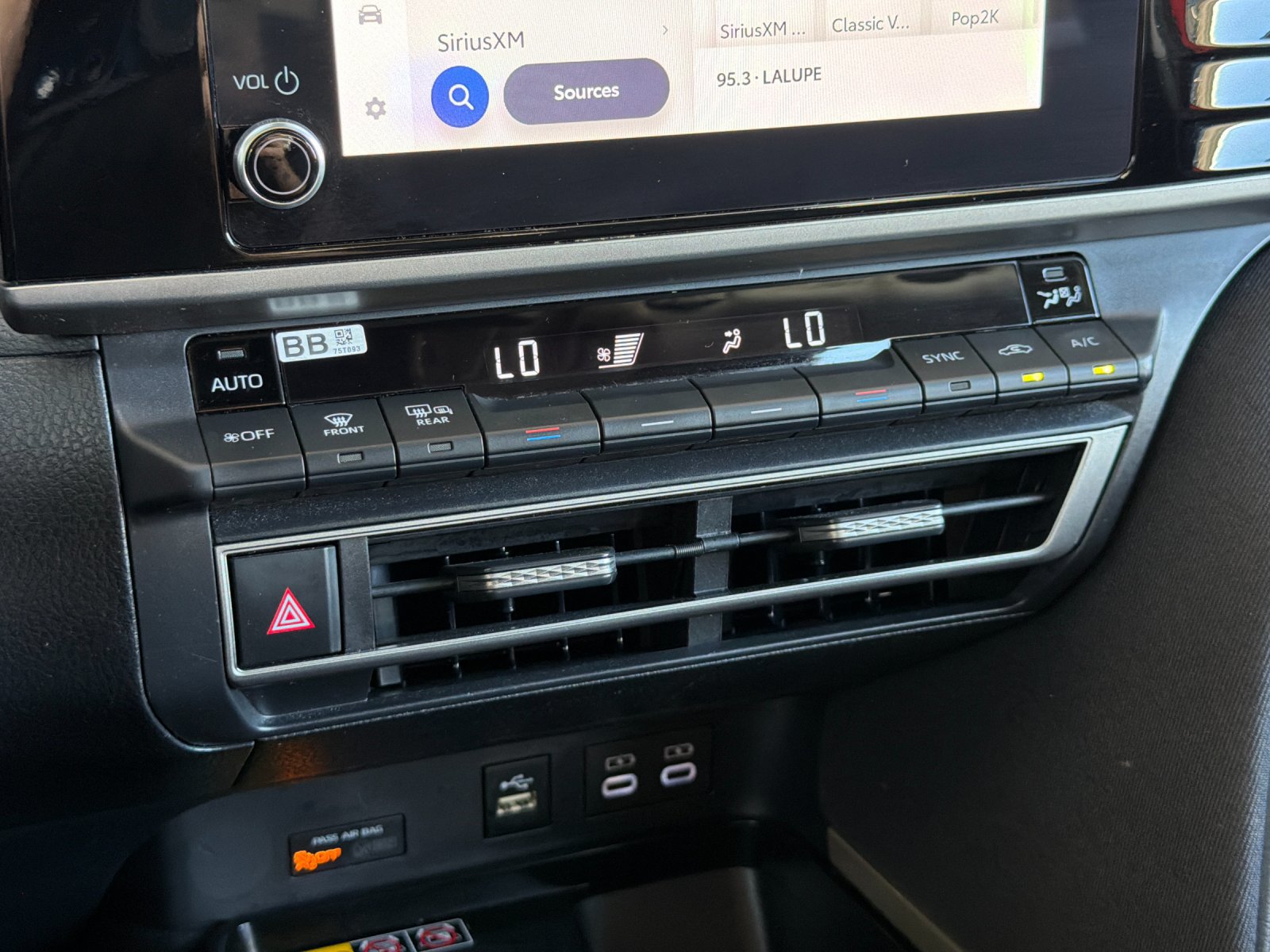 Used 2025 Toyota Camry LE FWD image 17