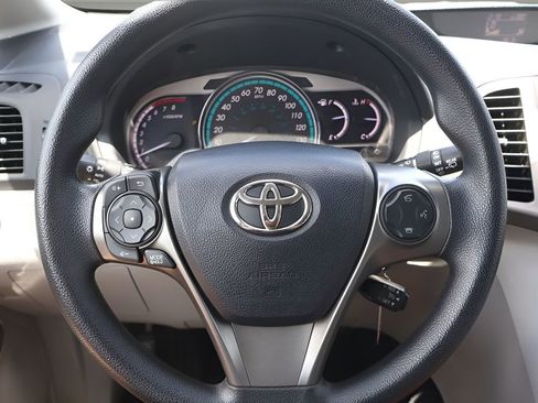 Used 2015 Toyota Venza LE AWD/4WD image 19
