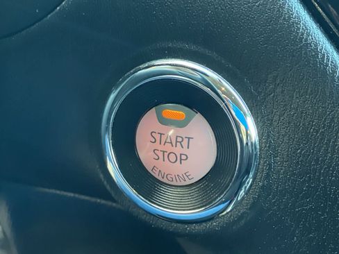 Used 2018 Nissan Pathfinder S image 35