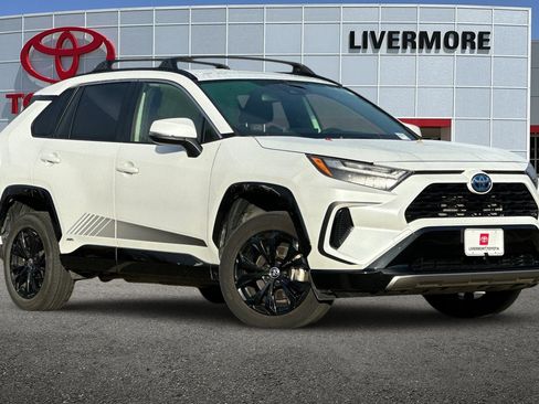 Used 2024 Toyota RAV4 SE image 2