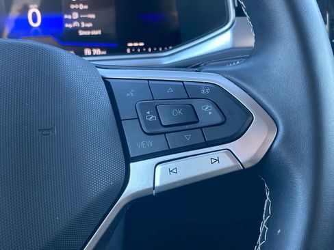 Used 2025 Volkswagen Taos SE image 17