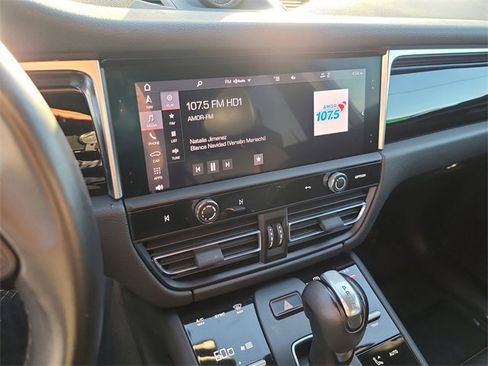 Used 2023 Porsche Macan Turbo image 27