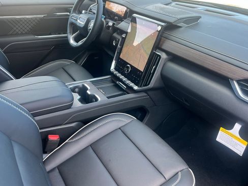 New 2026 GMC Acadia Denali image 14