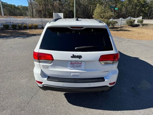 Used 2017 Jeep Grand Cherokee Laredo w/ Quick Order Package 2BE image 5