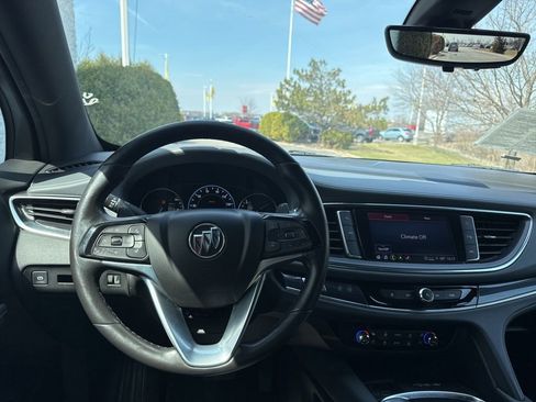 Used 2022 Buick Enclave Premium image 25