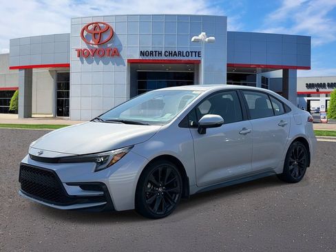 Used 2024 Toyota Corolla XSE FWD image 4